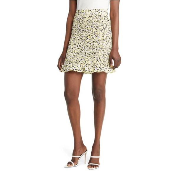 NEW VERO MODA Women's Olia Lemon Meringue Floral Smocked Mini Skirt Size M - Picture 1 of 4